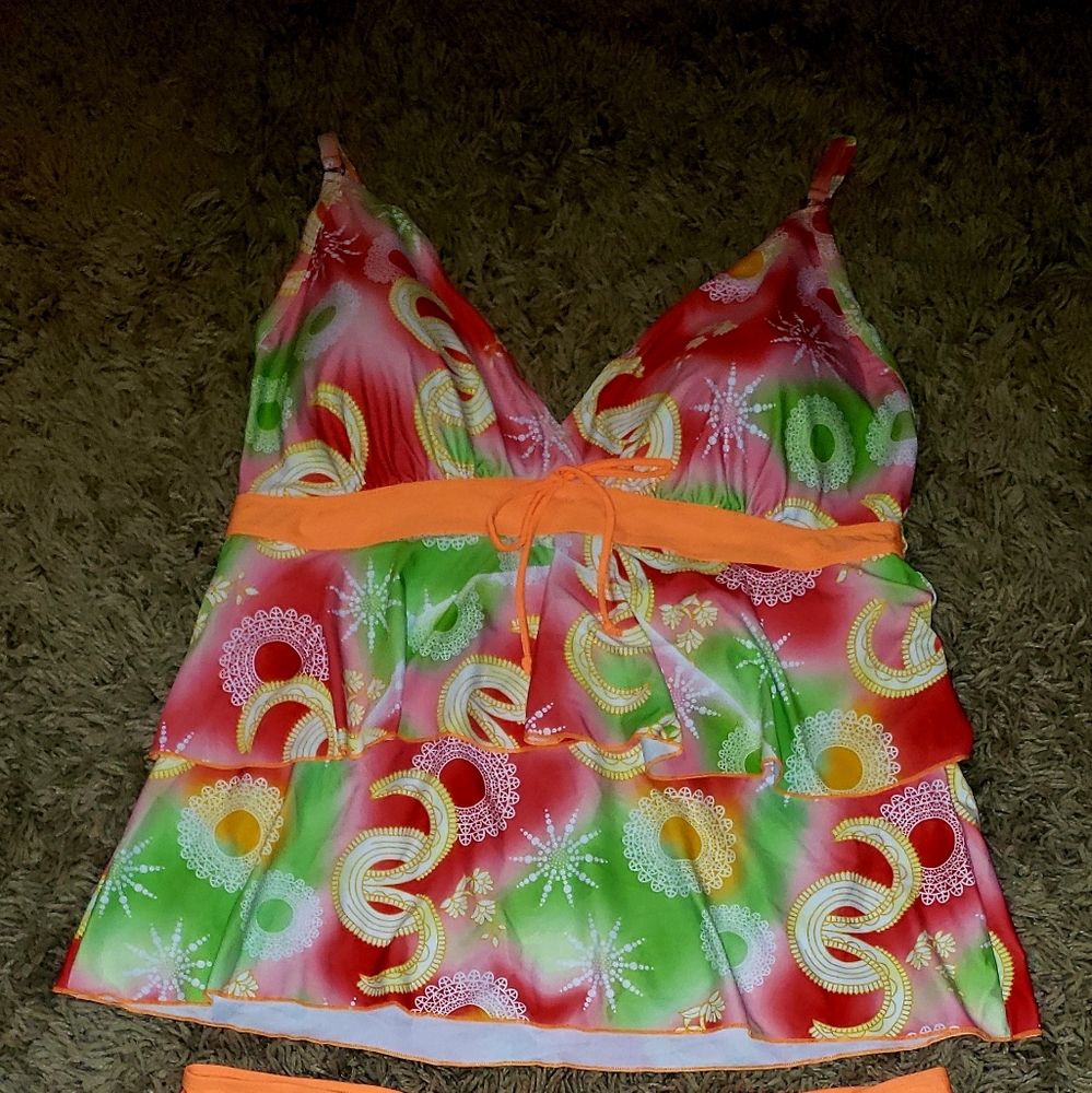 *Plus Size* Layered Tankini bathingsuits/swimsuits - Picture 2 of 8